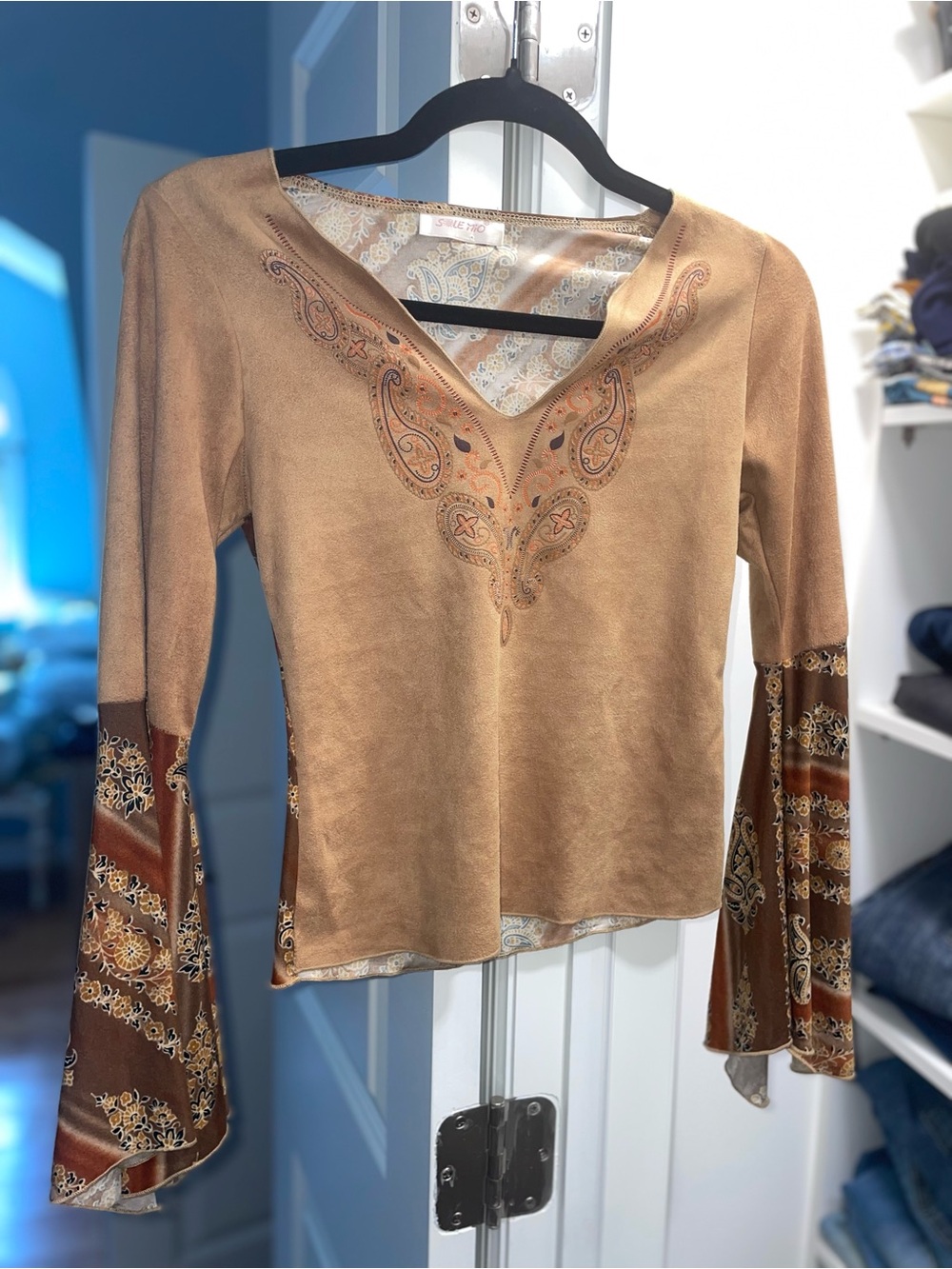 Women's vintage Y2K Suede boho fairy Bell Sleeve V-Neck Top with Paisley Accents - Picture 4 of 4
